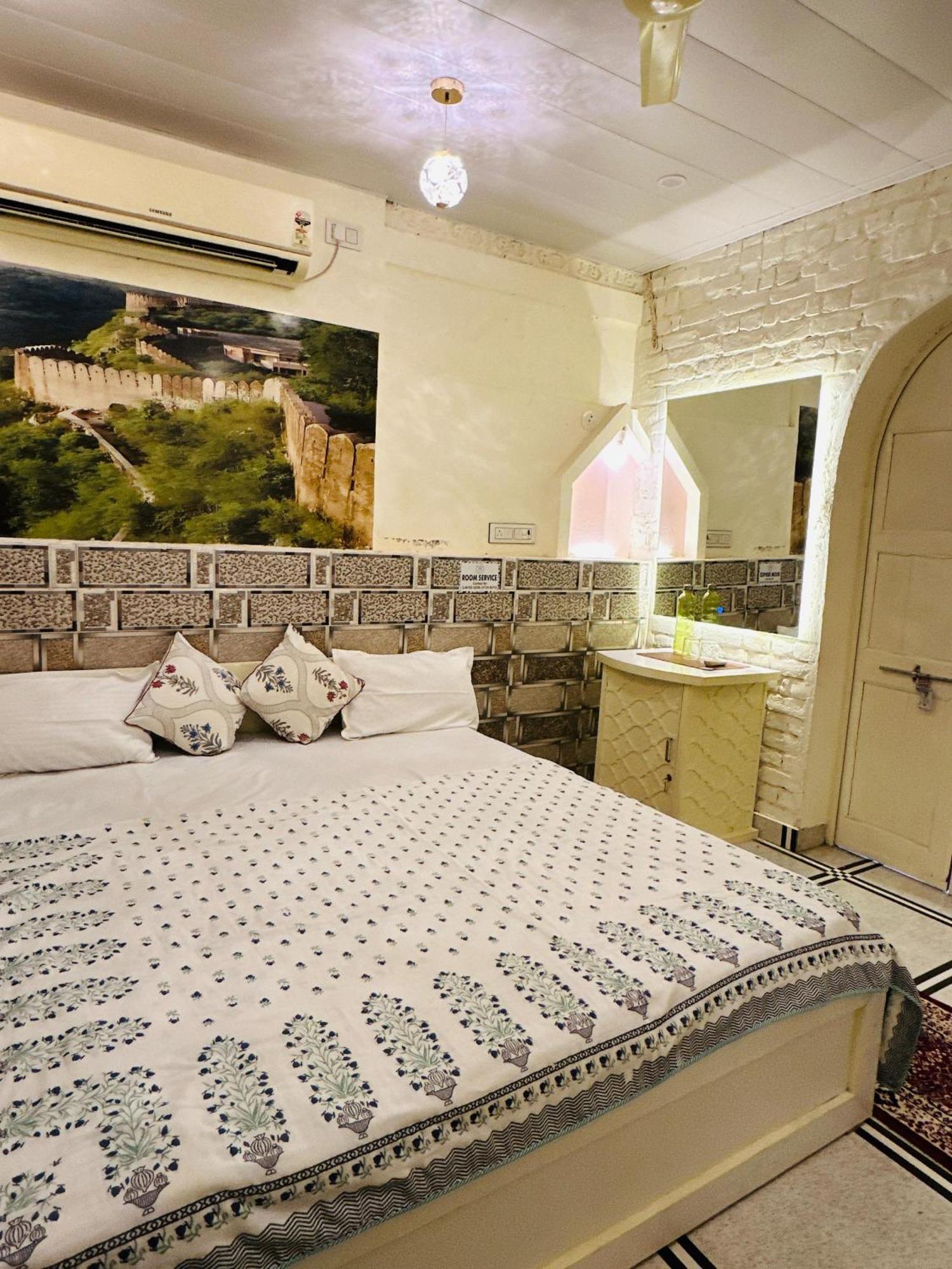 Travellers Village * Jaipur