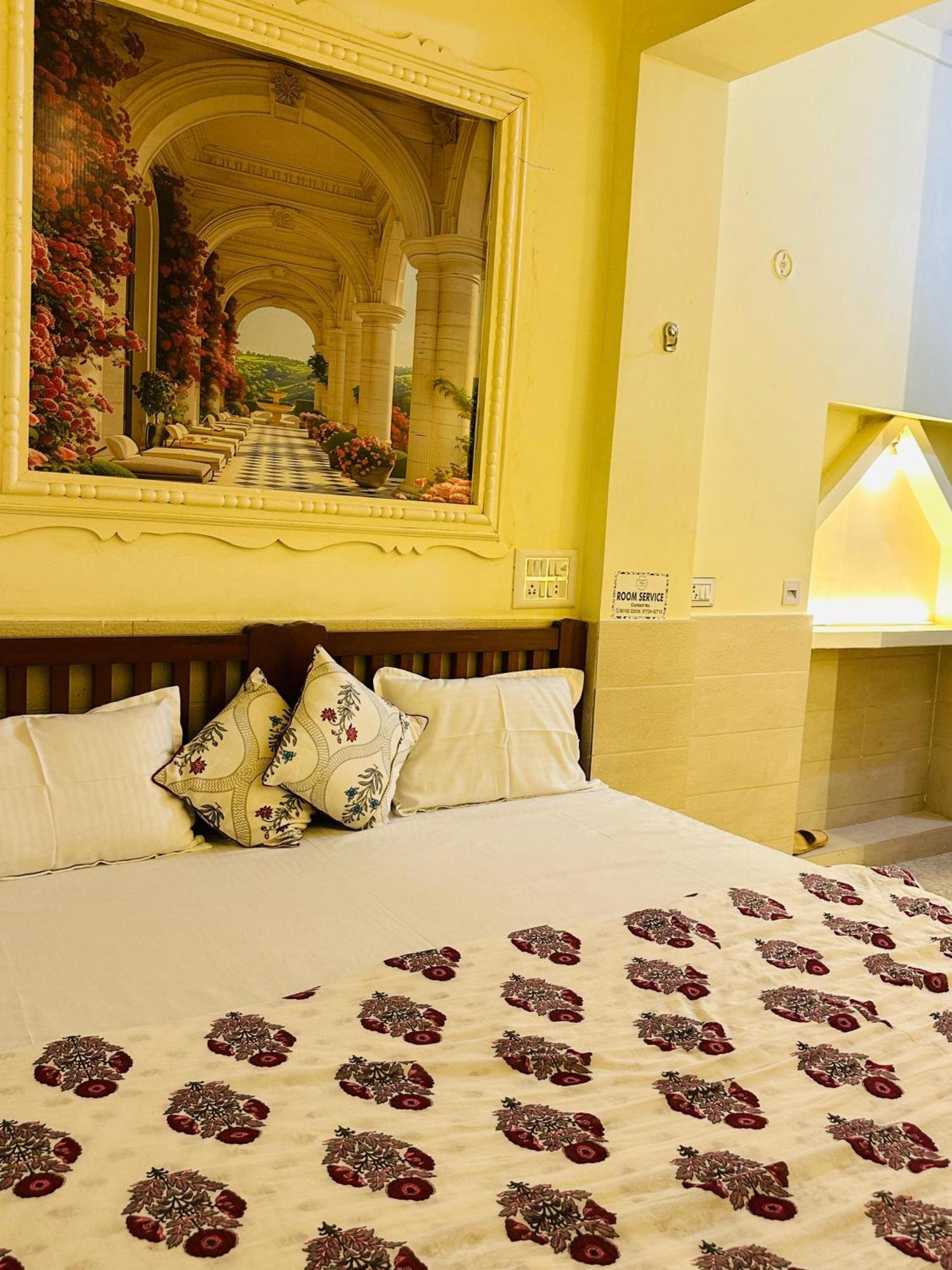 Travellers Village Hostel *