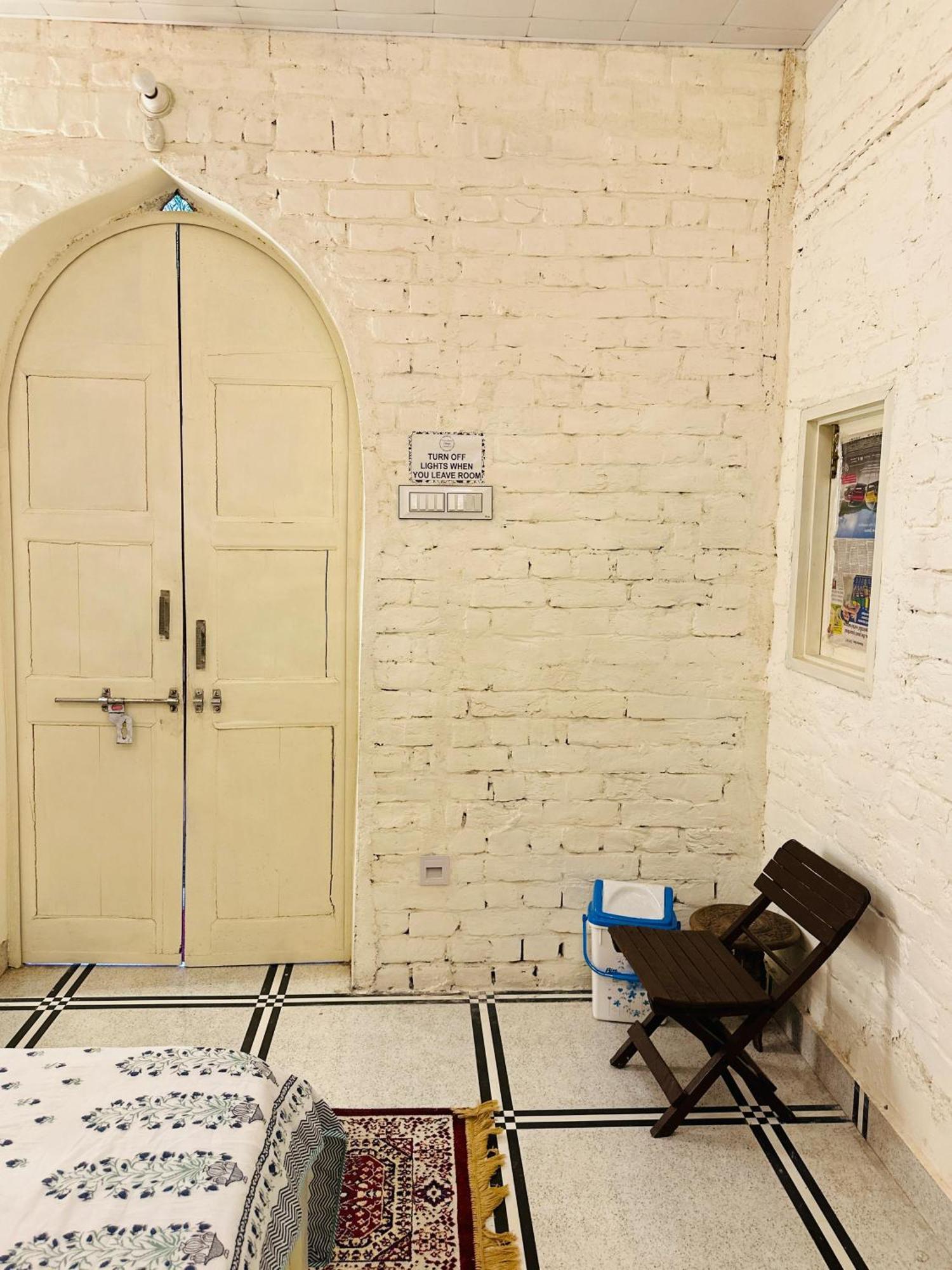 Travellers Village Hostel *